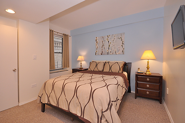 Renovated 1BR in Midtown West - Full service building 