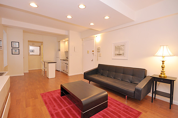 Renovated 1BR in Midtown West - Full service building  — photo 5