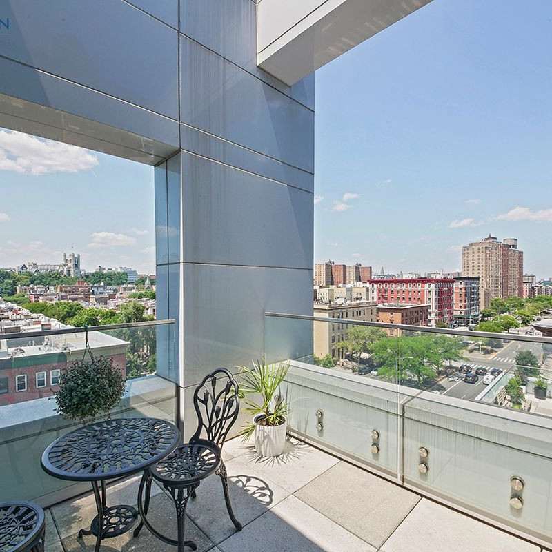 Open-sky views over Harlem’s iconic rooftops, brownstones, and beyond.