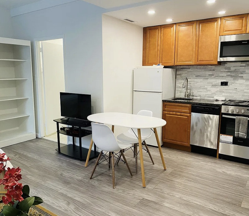 Fully Furnished Renovated Studio Condo in the Heart of Midtown