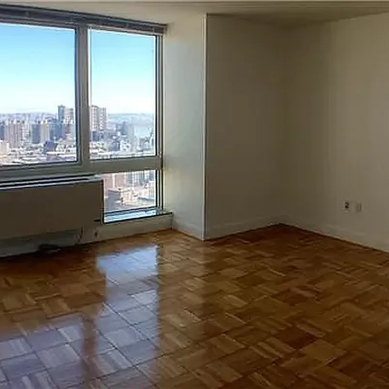 RENOVATED UNFURNISHED ALCOVE STUDIO WITH VIEW — photo 2