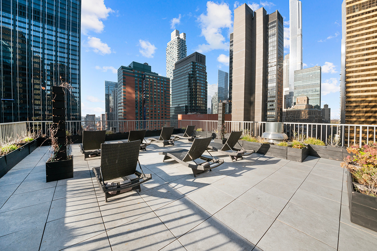 STUNNING DUPLEX PH 2 BR 2 BA WITH A TERRACE