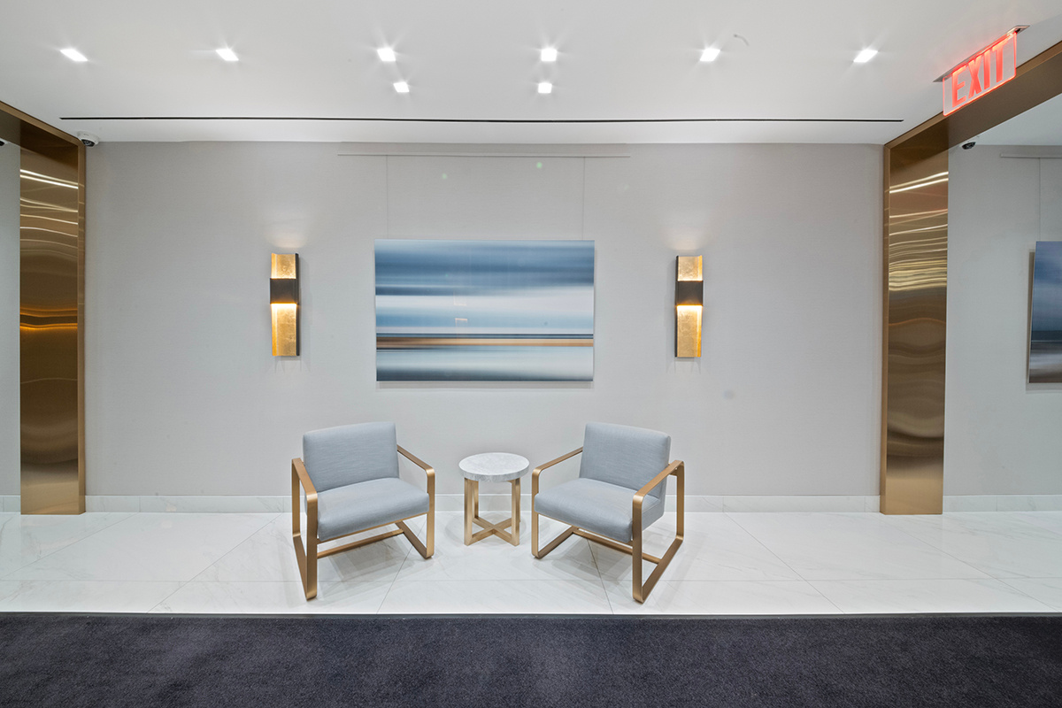 HUGE FURNISHED ONE BR IN A FULL TIMESERVICE BUILDING 