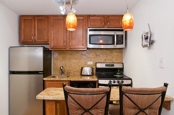 Amazing converted fully furnished one bedroom. renovated — photo 2