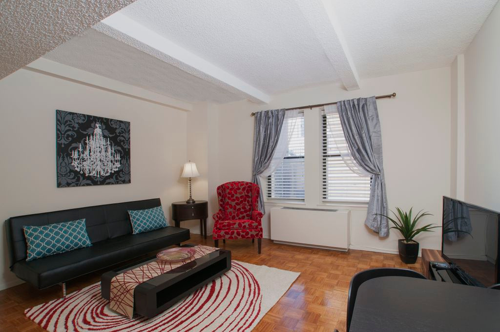 HUGE FURNISHED ONE BR IN A FULL TIMESERVICE BUILDING 